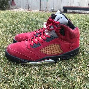 Jordan 5 Raging Bulls Size 13 Red and Black